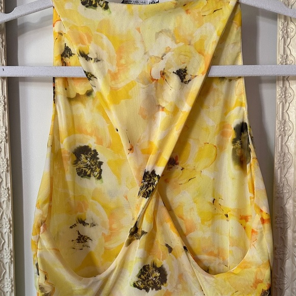 ZARA | Yellow Floral Meshed Lines Open Twist Back Dress - Picture 5 of 15